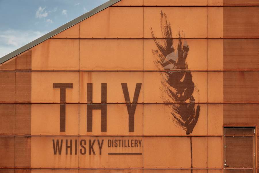 Dänischer Whisky, „gereift“ in rostigem Stahl, Thy Whisky Distillery, Gyrupvej 14, 7752 Snedsted